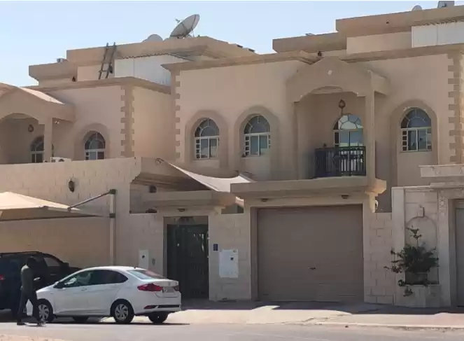 Mezclado utilizado Listo Propiedad 6 + habitaciones de servicio U / F Villa Standerlone  venta en al-sad , Doha #7875 - 1  image 